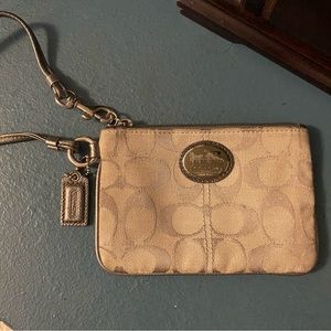 Coach wristlet. GUC. Gray tone